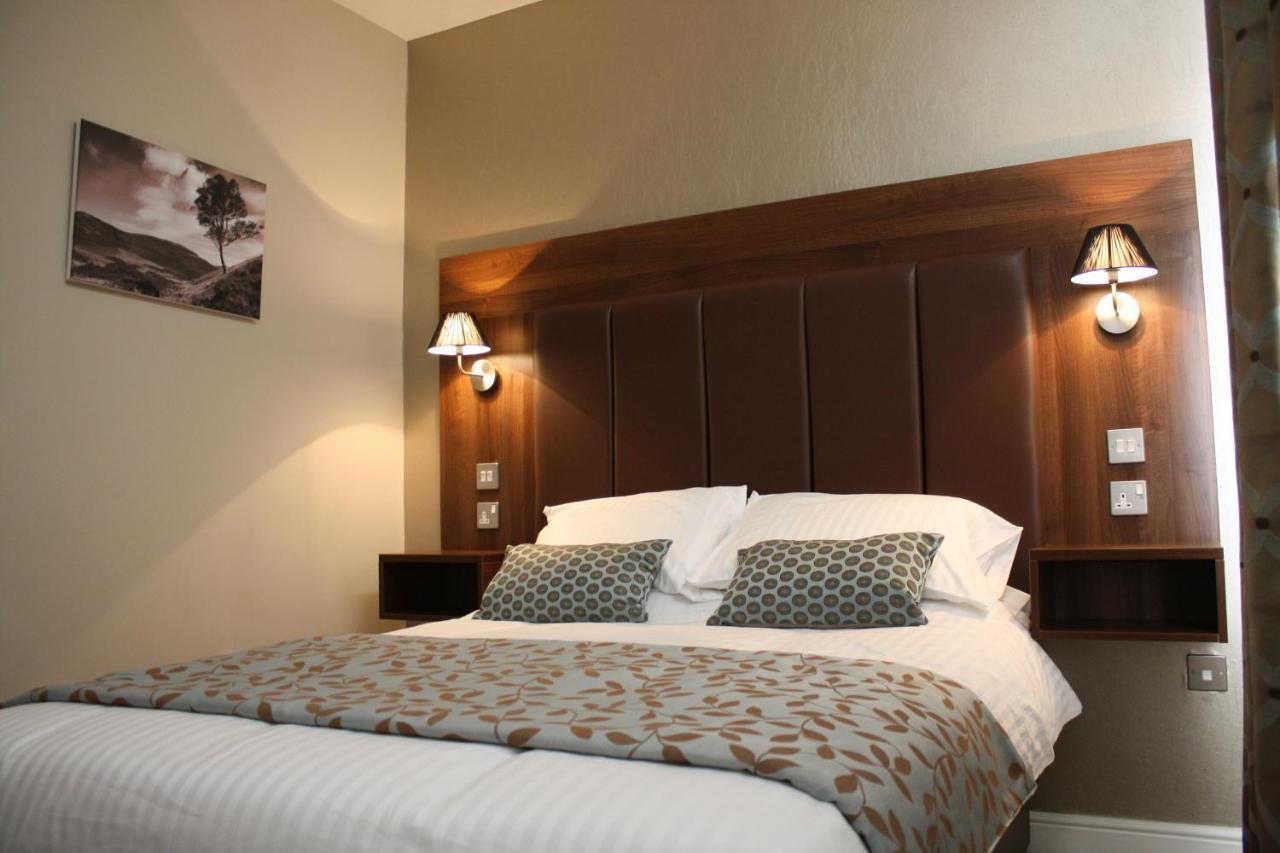 Twin Oaks Hotel Chesterfield Exterior foto